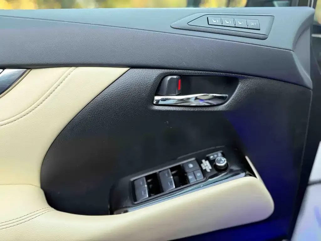 Toyota Alphard — фото 4