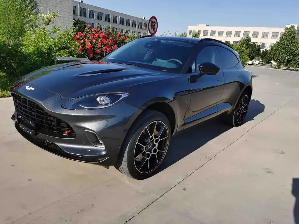 Aston Martin DBX