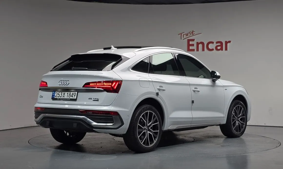 Audi Q5 2023 из KR, фото 4