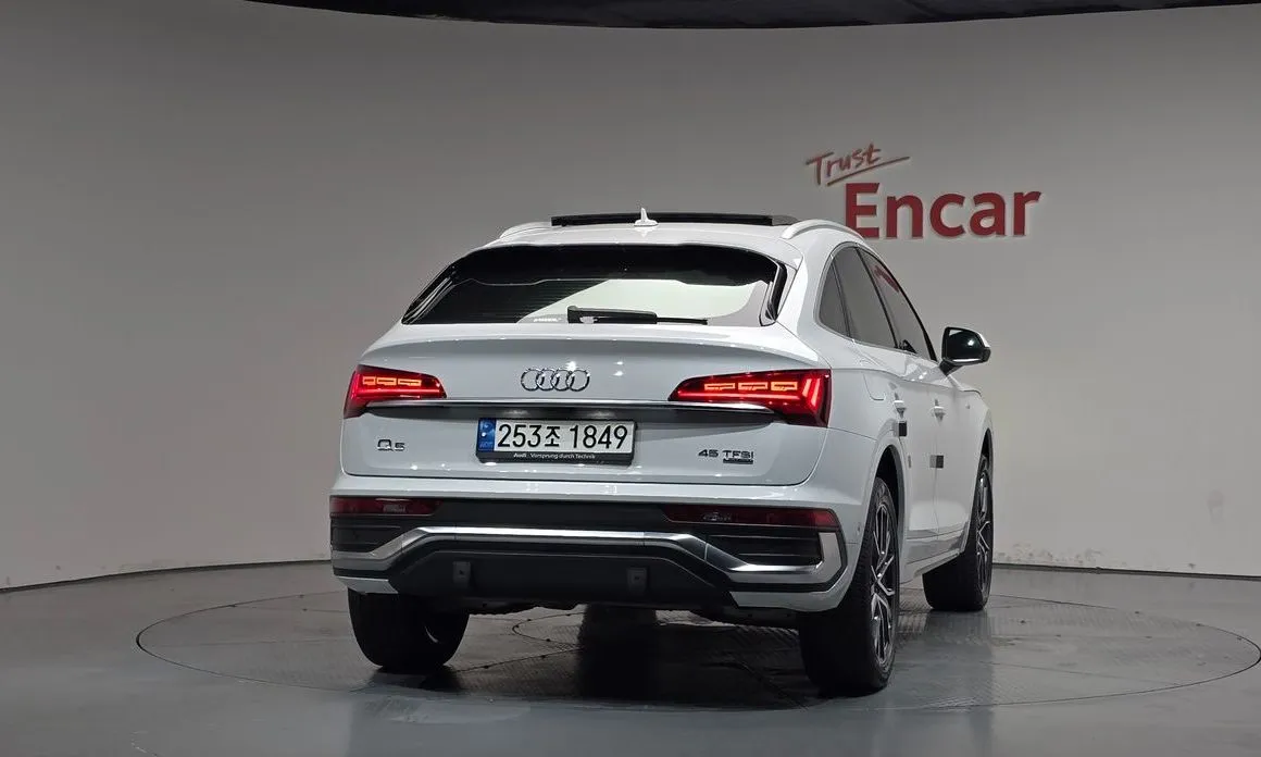 Audi Q5 2023 из KR, фото 5