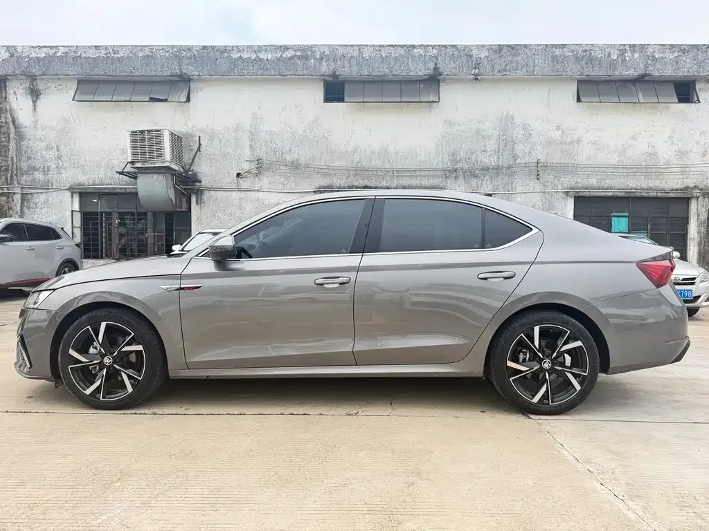 Skoda Octavia — фото 5