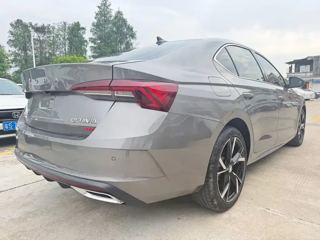 Skoda Octavia — фото 8