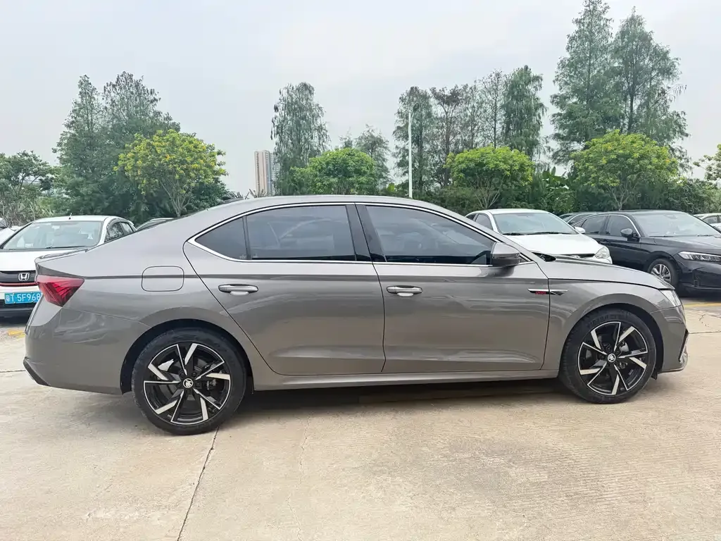 Skoda Octavia — фото 7