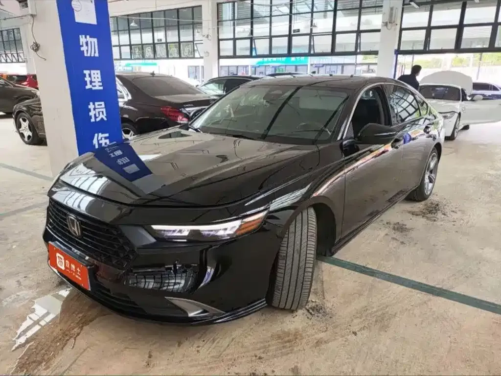 Honda Accord — фото 1