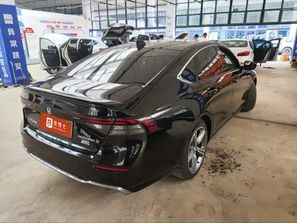 Honda Accord — фото 6