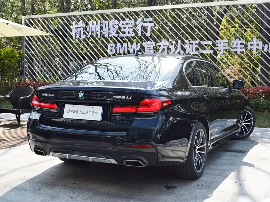 BMW 5 Series — фото 10