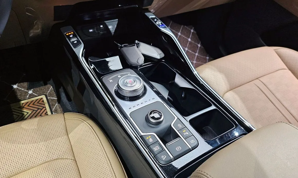 Kia Sorento — фото 6