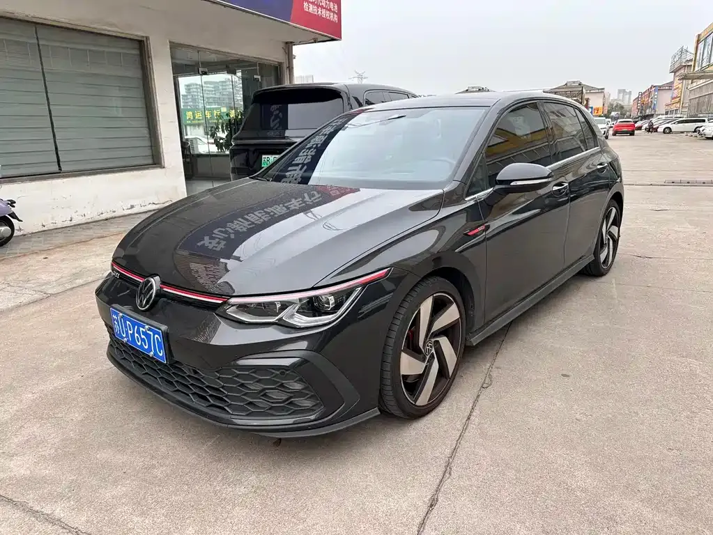 Volkswagen Golf GTI — фото 1