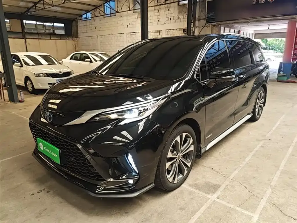 Toyota Granvia — фото 1