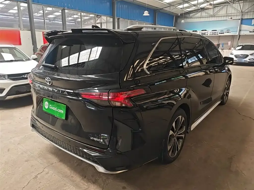 Toyota Granvia — фото 9