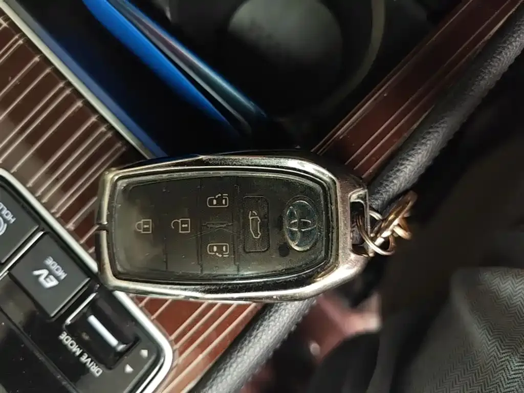 Toyota Granvia — фото 3