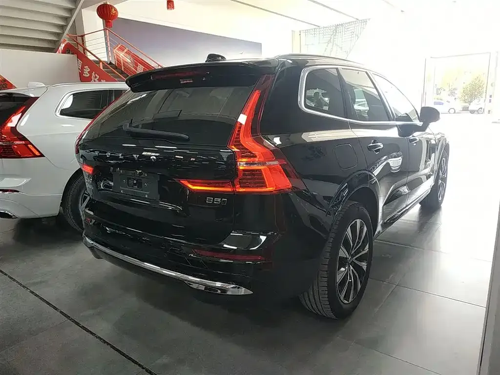 Volvo XC60 — фото 10