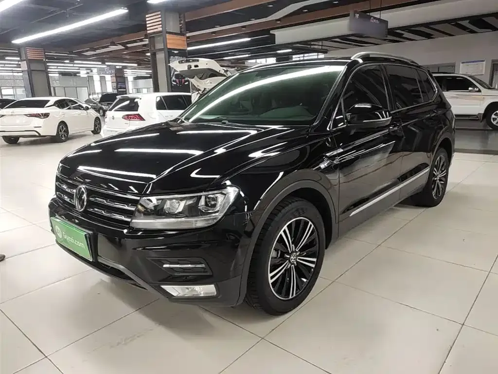 Volkswagen Tiguan L — фото 1
