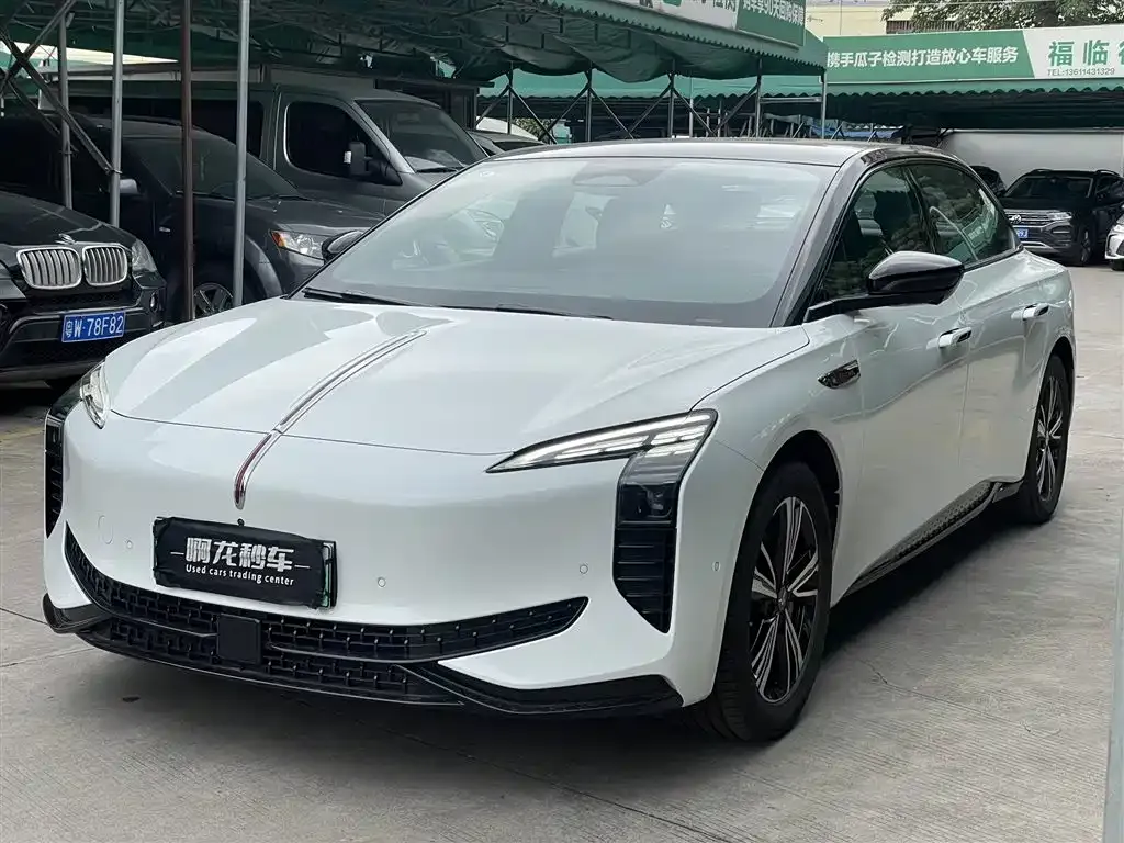 Hongqi EH7