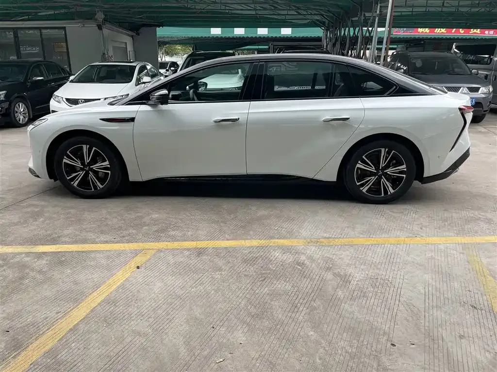 Hongqi EH7 2025 из CN, фото 7