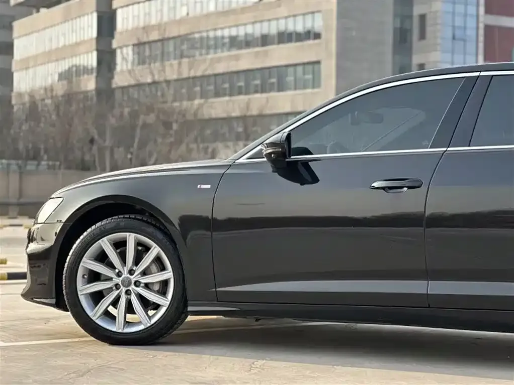 Audi A6L — фото 10