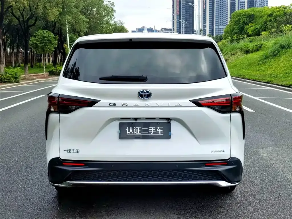 Toyota Granvia 2024 из CN, фото 2