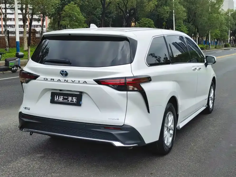 Toyota Granvia 2024 из CN, фото 3