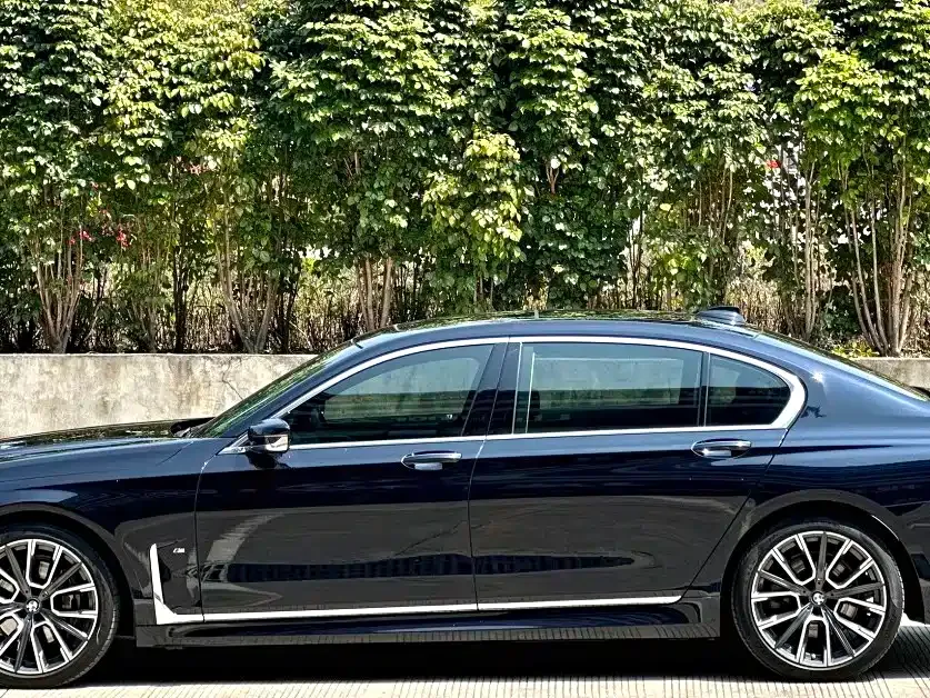 BMW 7 Series — фото 9
