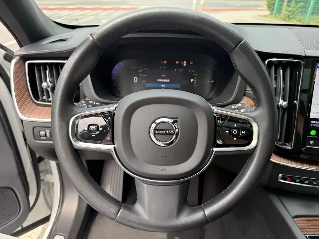 Volvo XC60 PHEV 2021 из CN, фото 5