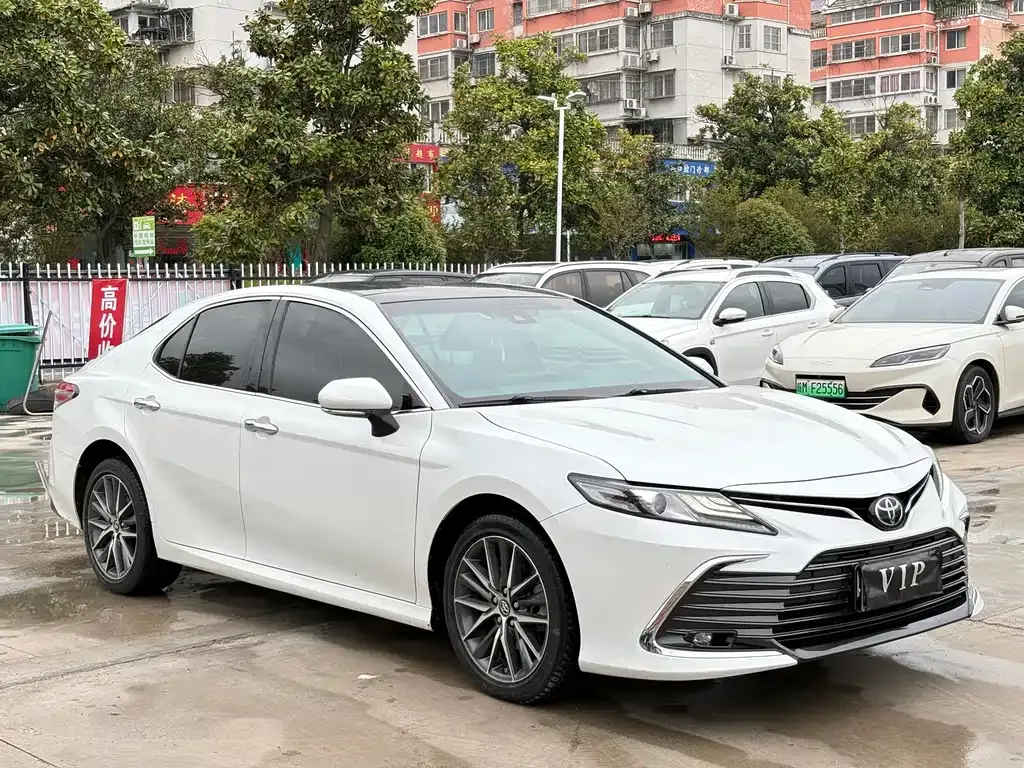 Toyota Camry — фото 9