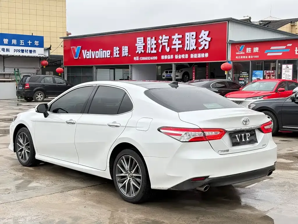 Toyota Camry — фото 7