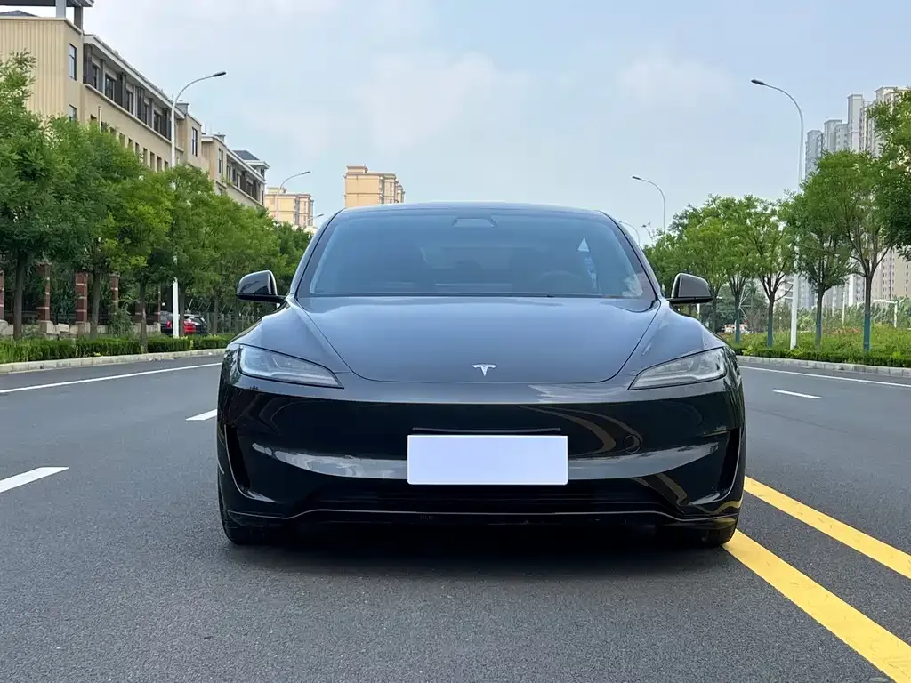 Tesla Model 3 — фото 8