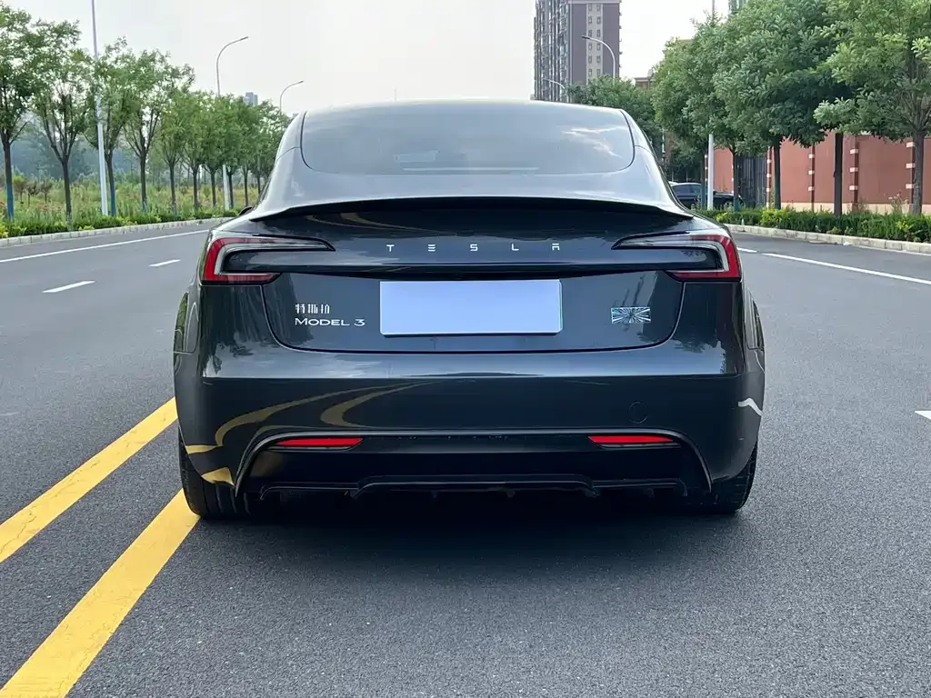 Tesla Model 3 — фото 5