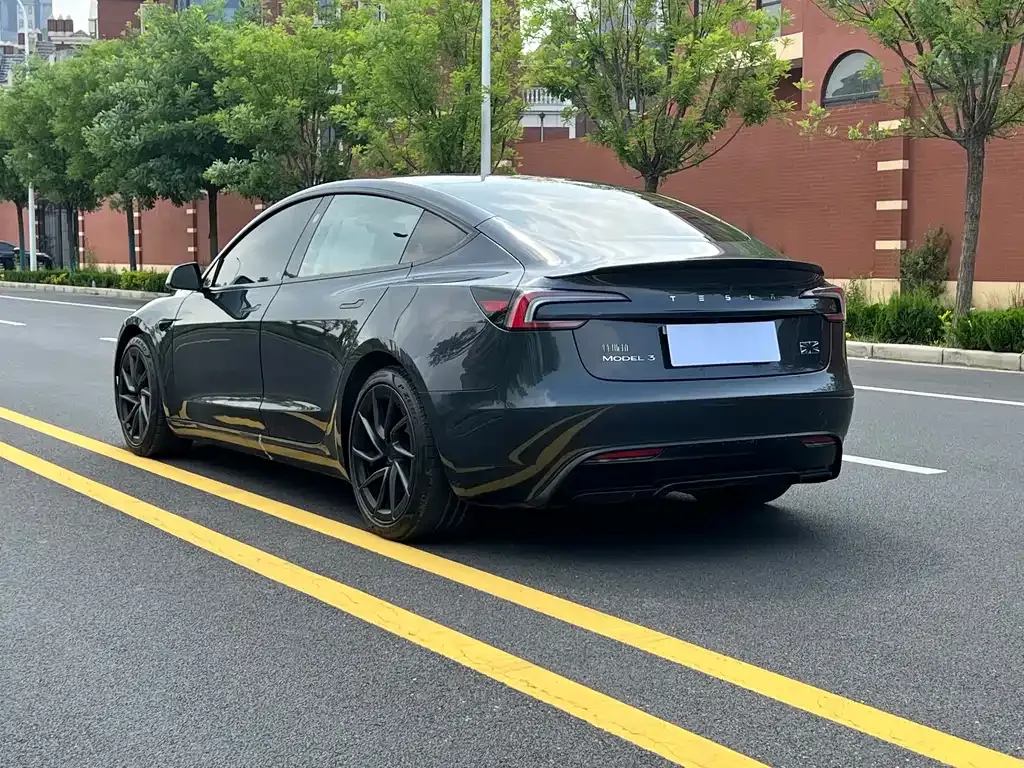 Tesla Model 3 — фото 6