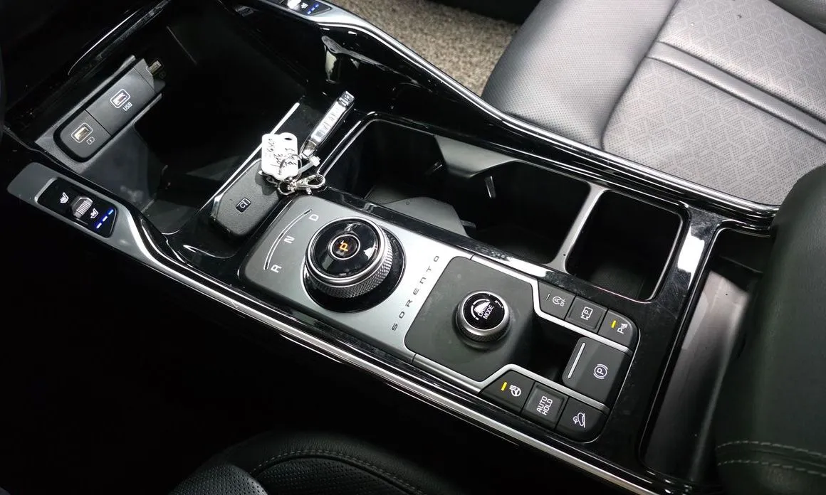 Kia Sorento — фото 8