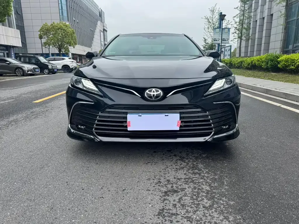 Toyota Camry — фото 3