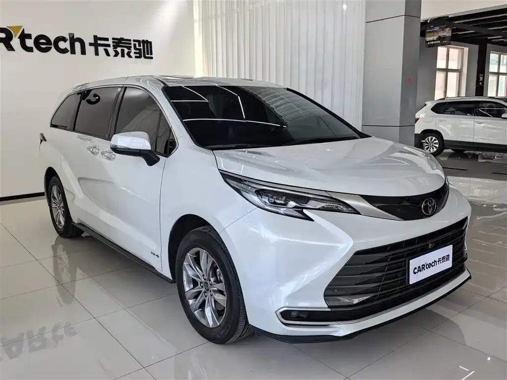 Toyota Sienna — фото 10