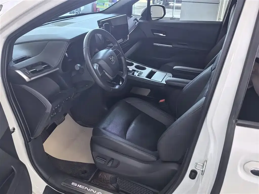 Toyota Sienna — фото 8