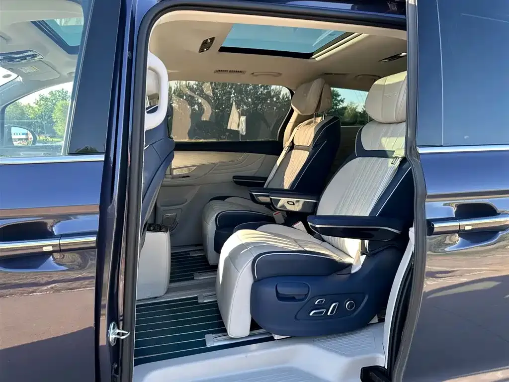 Roewe iMAX8 — фото 7
