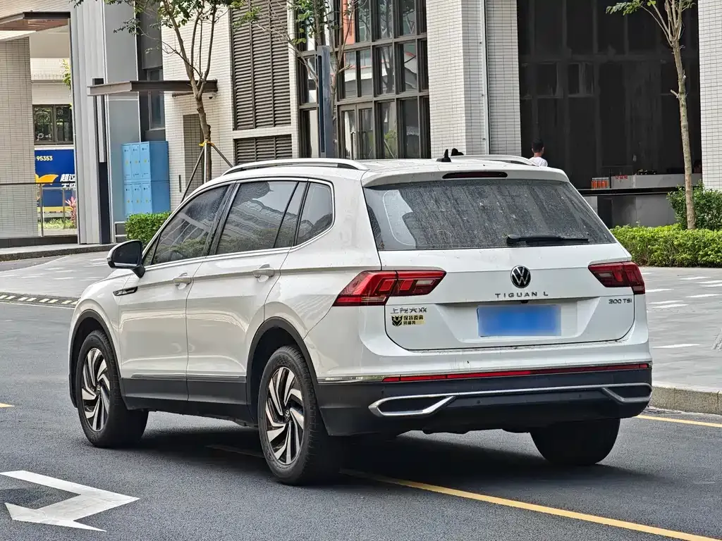 Volkswagen Tiguan L — фото 9