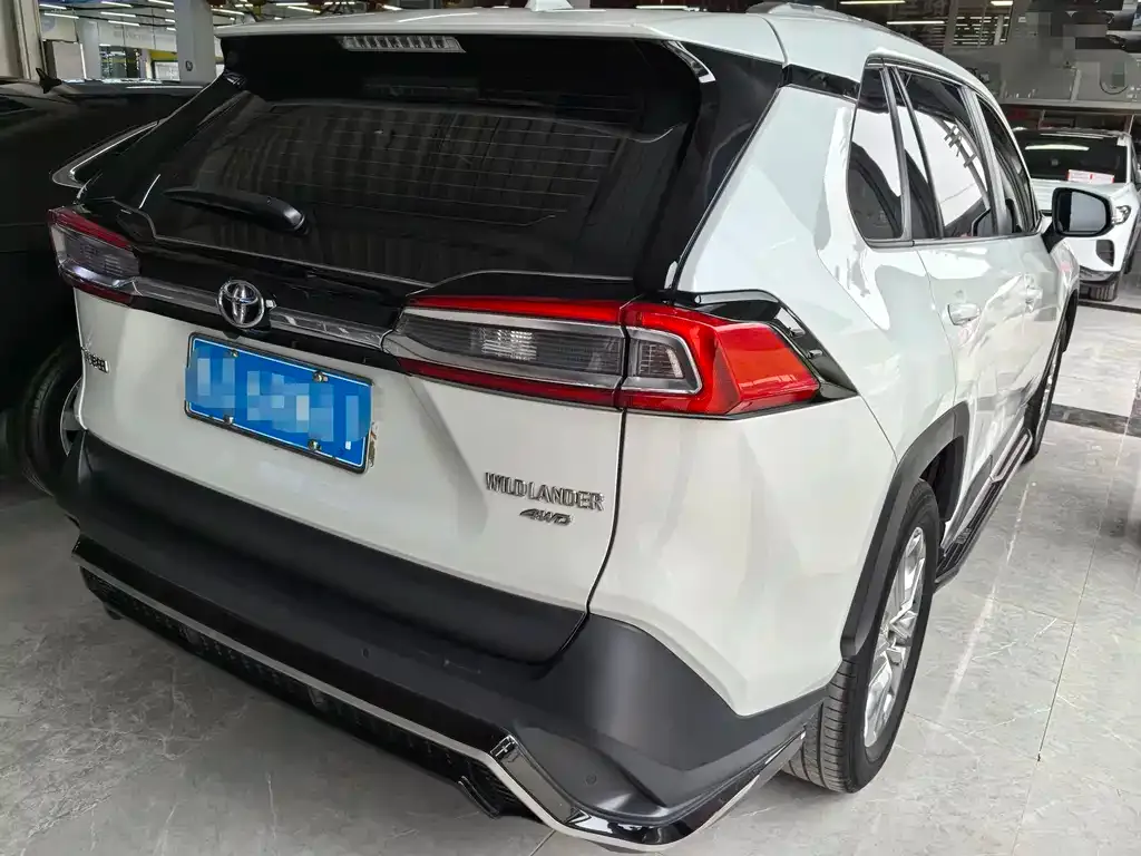 Toyota Wildlander — фото 10