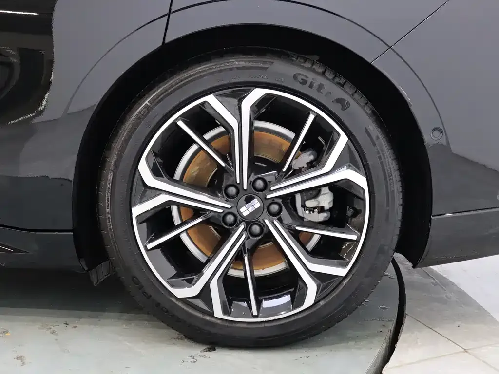 Geely Galaxy E8 — фото 7