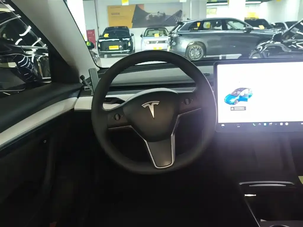 Tesla Model 3 — фото 3