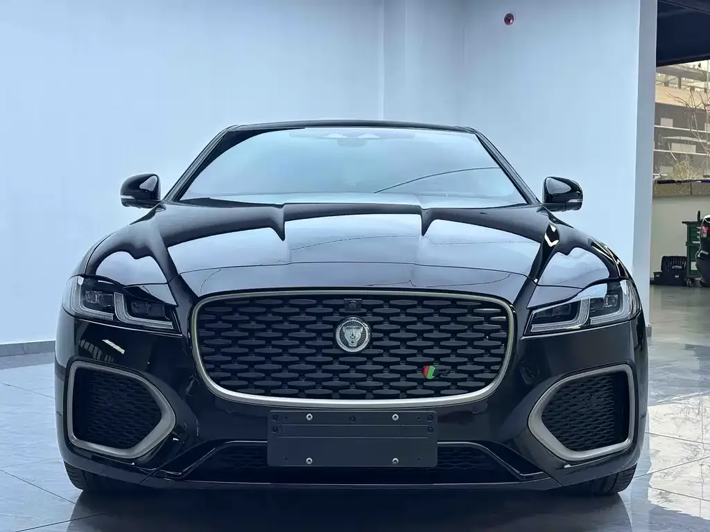 Jaguar XFL — фото 10