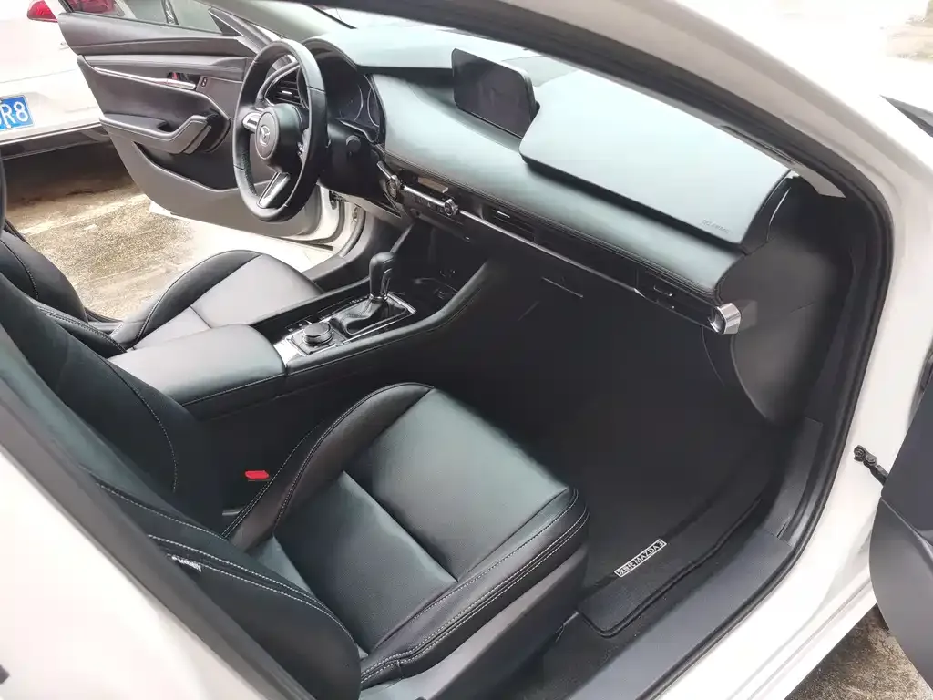 Mazda 3 Axela 2023 из CN, фото 5