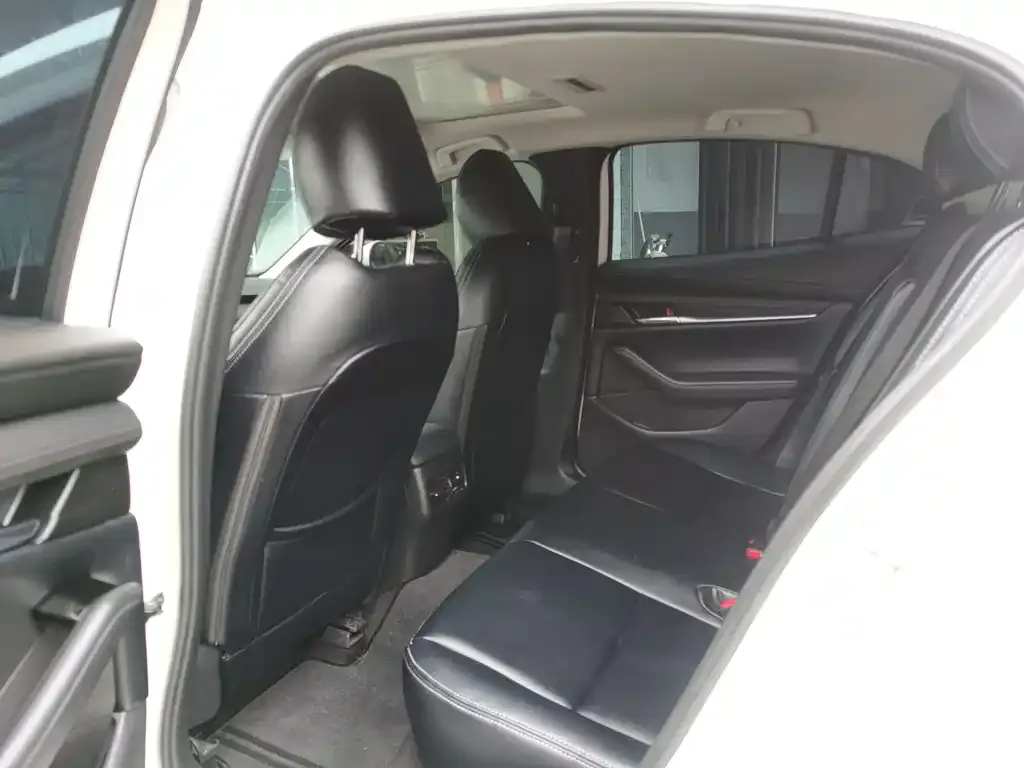 Mazda 3 Axela 2023 из CN, фото 2