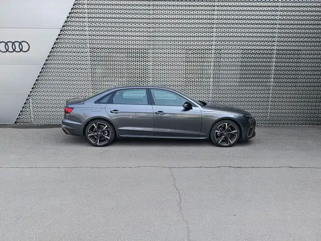 Audi A4L — фото 10