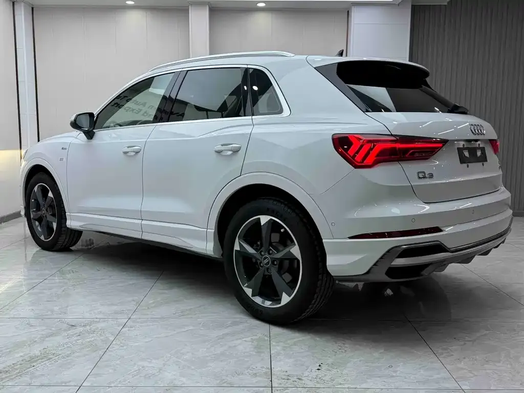 Audi Q3 — фото 10