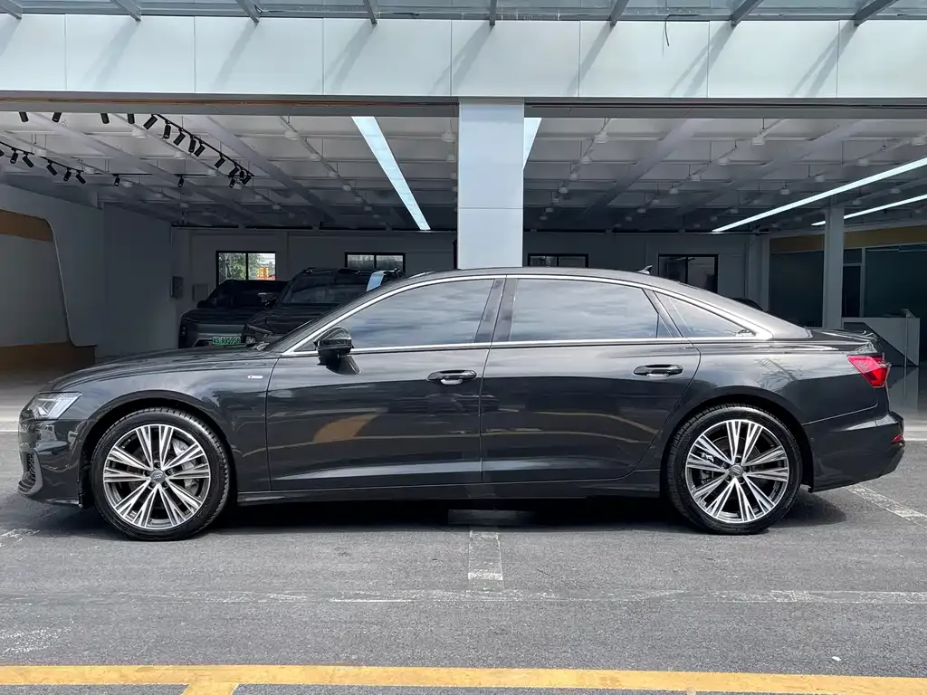 Audi A6L — фото 8