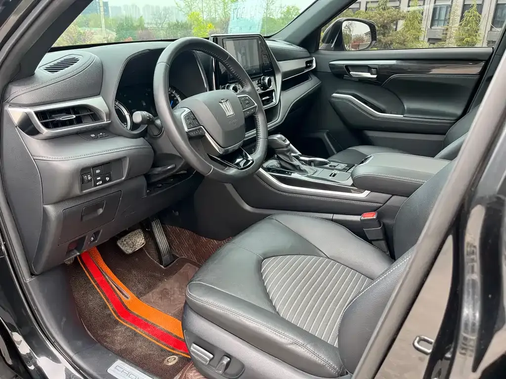Toyota Crown Kluger — фото 6