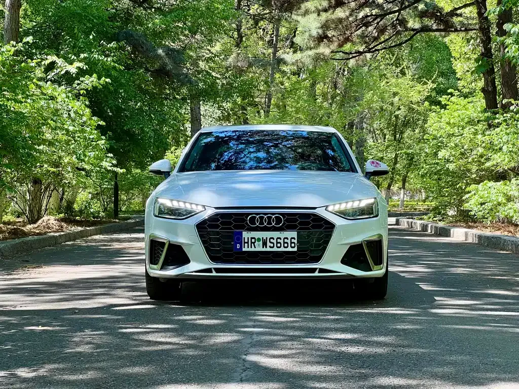 Audi A4L 2024 из CN, фото 4