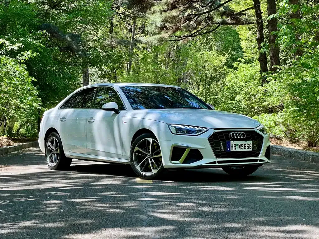 Audi A4L 2024 из CN, фото 2