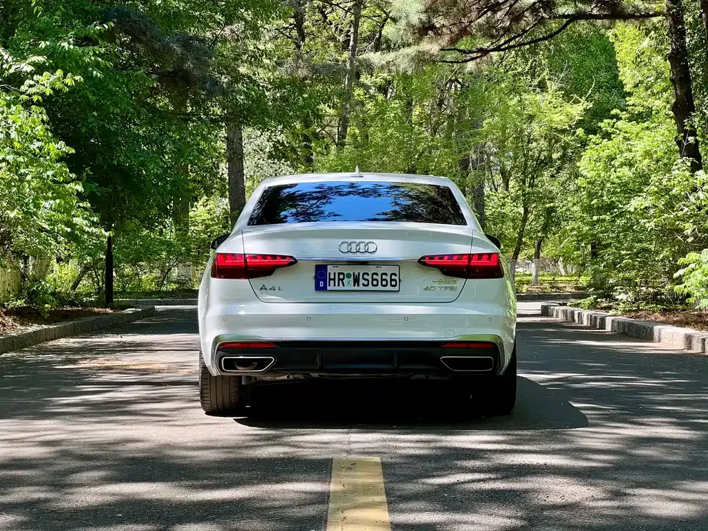 Audi A4L 2024 из CN, фото 10