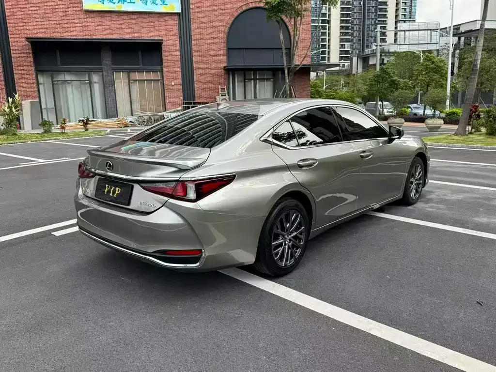 Lexus ES — фото 5
