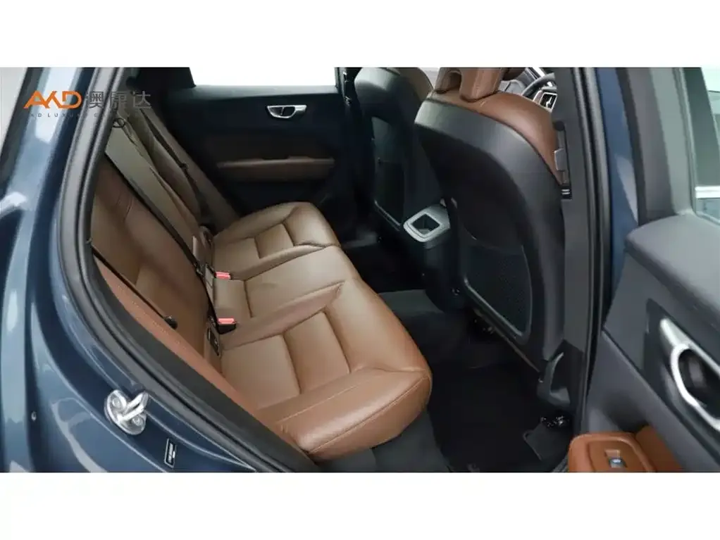 Volvo XC60 — фото 10